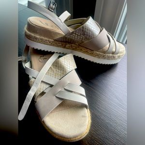 Very g sandals size 6.5